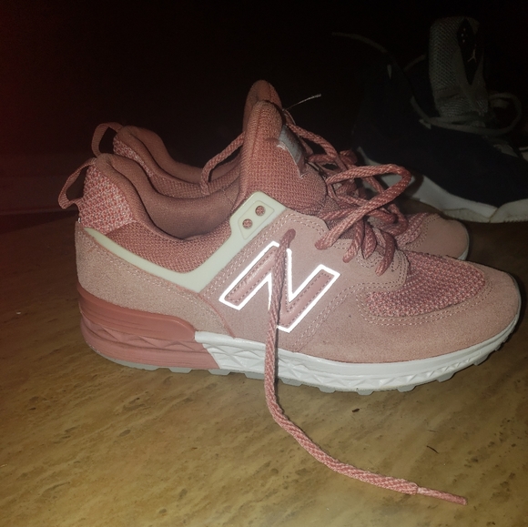 Pretty in pink New Balance - Picture 4 of 7